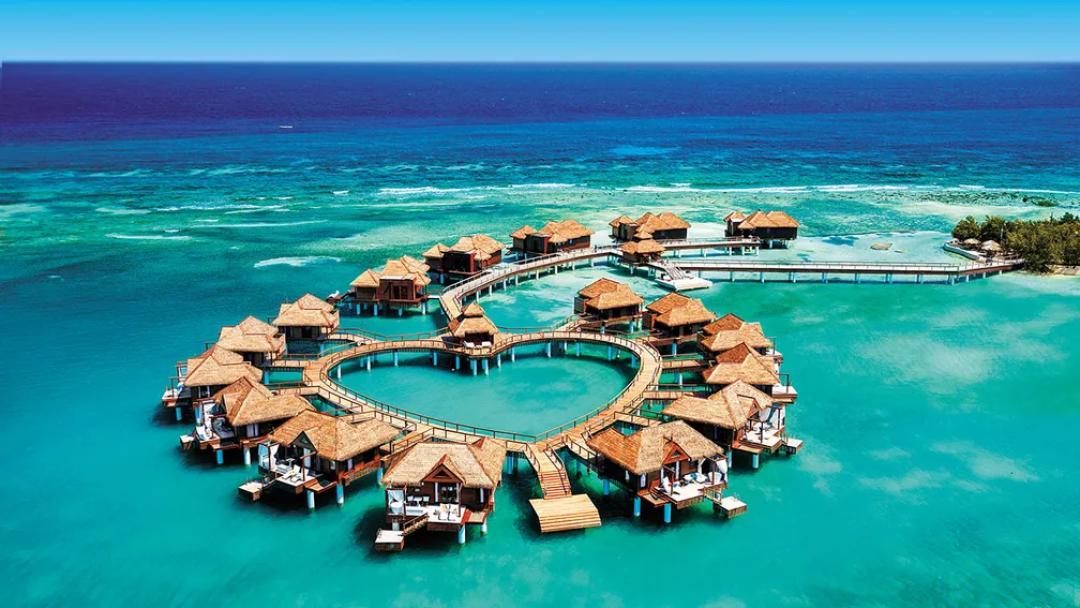 SANDALS RESORT EN FIESTAS PATRIAS